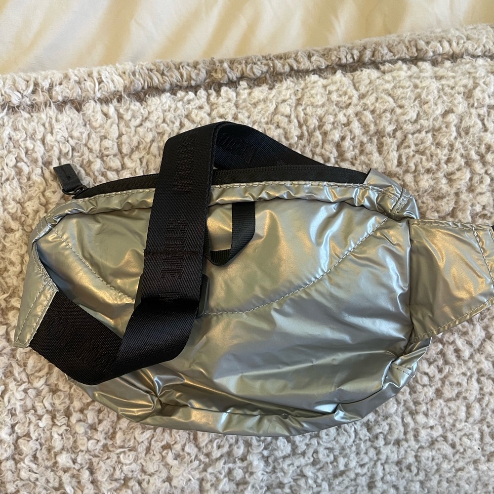 Fannypack - image 3